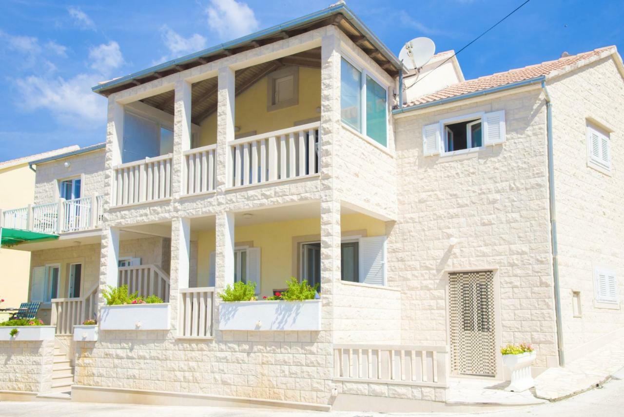 Eni Apartments Bol Buitenkant foto